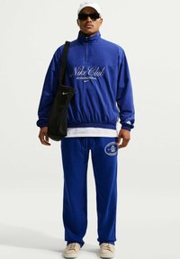 Unselected, deep royal blue phantom phantom