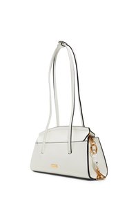Borsa bianca con bordi neri, texture liscia, due tracolle e un accento dorato sul lato. Inclusa una dettagli hardware triangolare.