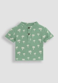 Kortærmet grøn polo shirt med hvide palmeprint, to mørke knapper og en knappet krave. Letvægtsstof med en struktureret overflade.
