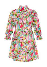 Bunt gemustertes Kleid mit hohem Rüschkragen, puffigen Ärmeln und einer Knopfleiste, das abstrakte Formen in Rosa, Grün und Blau zeigt.