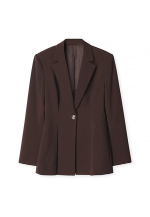 Bruine gestructureerde blazer met een enkele knoopsluiting, scherpe revers en unieke plooidetails aan de zoom. Soepele stofstructuur.