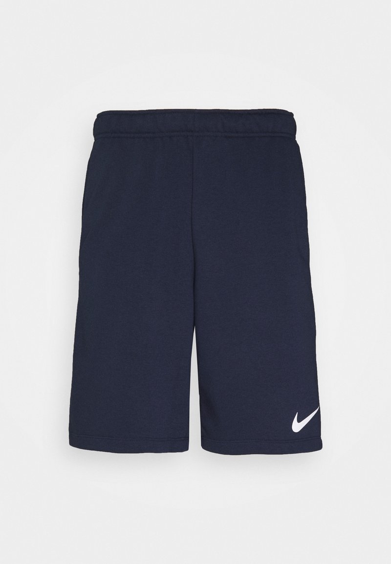Shorts de sport bleu marine avec ceinture élastique et petit logo Nike Swoosh blanc sur la jambe gauche, présentés sur un fond blanc.
