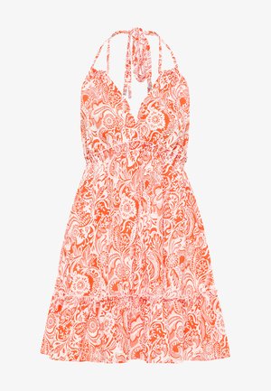 Narancssárga és fehér virágmintás ruha, nyakba akasztható kivágással, gumis derékkal és fodros aljjal. Könnyű anyag, amely lebegő dizájnnal rendelkezik.