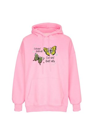 Lyserød hættetrøje med frontlomme og snore, dekoreret med grønne og gule sommerfugleillustrationer og tekst der lyder "Colorful Butterfly."
