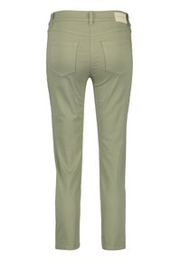 Jean vert olive clair avec deux poches arrière, passants pour ceinture et une petite étiquette beige sur la ceinture, vu de dos.