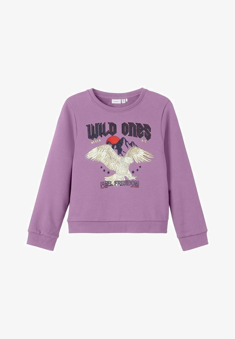 Sweat-shirt violet à manches longues avec le texte "Wild Ones", un aigle blanc, des montagnes, un soleil rouge, et un graphisme "Feel Freedom" sur le devant.