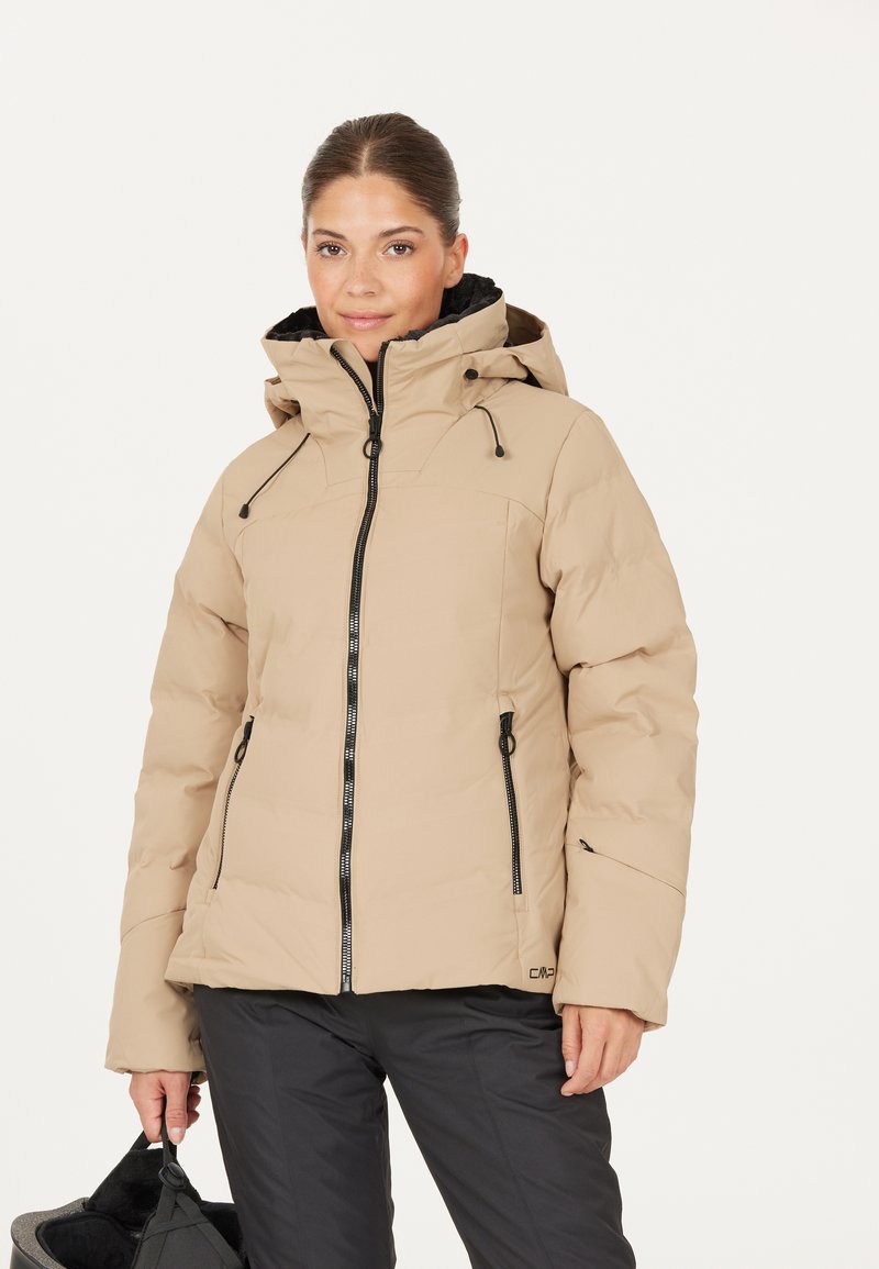 Beige isoleret jakke med lynlås foran, snorhuv og sorte lynlåsdetaljer. Har to forvasker og en blød indvendig foring.