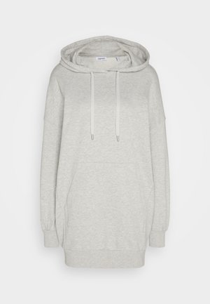 Ljusgrå hoodie med dragsko i huvan, oversized passform, kenguruficka och ribbad mudd och nederkant. Tillverkad av mjukt, texturerat tyg.
