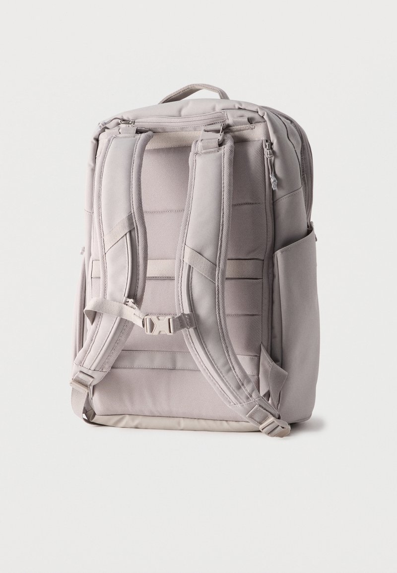 grey and black nike backpack Brasilia Extra Large Dark Camo Training Model:RIS73MHF Internal sleeve stores a Kid Casters Minecraft Youth €0-€200
