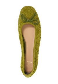 Green woven ballet flat with a small bow on top and a tan leather insole labeled "Dune" shown from above.