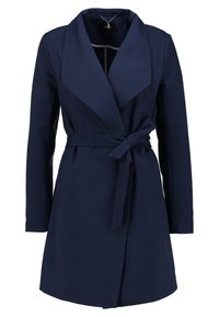 Manteau bleu marine longueur genou avec de larges revers, manches longues et une ceinture en tissu assorti nouée à la taille.