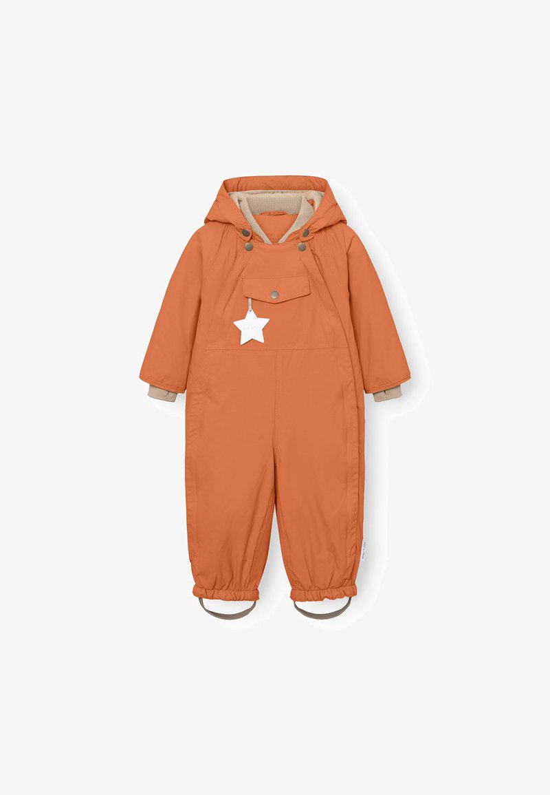 Πορτοκαλί αδιάβροχο κοστούμι χιονιού με κουκούλα, ελαστικές μανσέτες, μπροστινή τσέπη και λευκή ετικέτα με αστέρι. Λείο υλικό με επένδυση από πλέγμα.