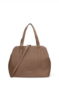 Taupekleurige handtas gemaakt van getextureerd synthetisch leer, met twee handvatten en een afneembare riem. Accenten van goudkleurig metalen beslag.