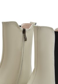 Cesare Gaspari CHUNKY - Stivaletti con plateau - beige