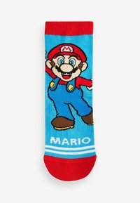 Blaue Socken mit einem Cartoon-Charakter, der einen roten Hut und Latzhosen trägt, braune Schuhe hat und am unteren Rand weiße Akzente aufweist, mit dem Text "MARIO".