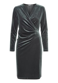 Dunkelgrünes Samtkleid mit langen Ärmeln, V-Ausschnitt und gerafften Details an der Taille. Glatte Textur und figurbetonte Silhouette.