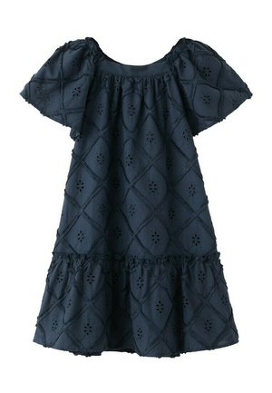 Vestido azul marino de manga corta con patrón de encaje de ojales, dobladillo con volantes y escote fruncido.