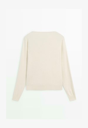 Pull à manches longues couleur crème vu de dos avec un col rond simple et des poignets et ourlet côtelés.