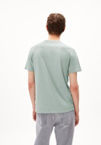 ARMEDANGELS JAAMEL STRUCTURE - T-Shirt basic - morning dew