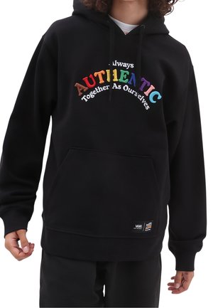 Felpa nera con cappuccio e tasca a canguro, caratterizzata da un testo ricamato multicolore che recita "Sempre AUTENTICI Insieme Come Noi Stessi" sul davanti.
