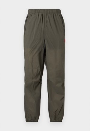 Ελαφριά παντελόνια σε ελιά πράσινο χρώμα από απαλό ύφασμα, με ελαστική μέση και πλαϊνές τσέπες με φερμουάρ για πρακτικότητα.