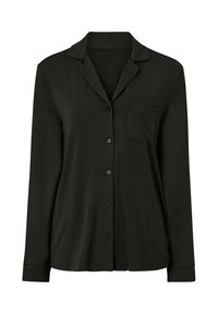 Chemise noire à manches longues en tissu doux, avec un devant à boutons, un col et une poche poitrine.