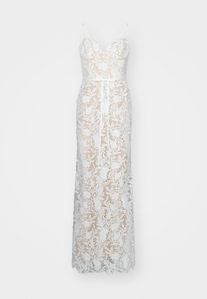 Bílá krajková šaty s těsně přiléhajícím korzetem, jemným květinovým vzorem, tenkými ramínky a dlouhým, splývavým střihem. Uvázané v pase.