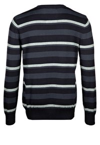 Granatowo-szary sweter w paski wykonany z dzianiny. Długie rękawy, okrągły dekolt, z kontrastującymi jasnoszarymi i ciemnymi paskami.