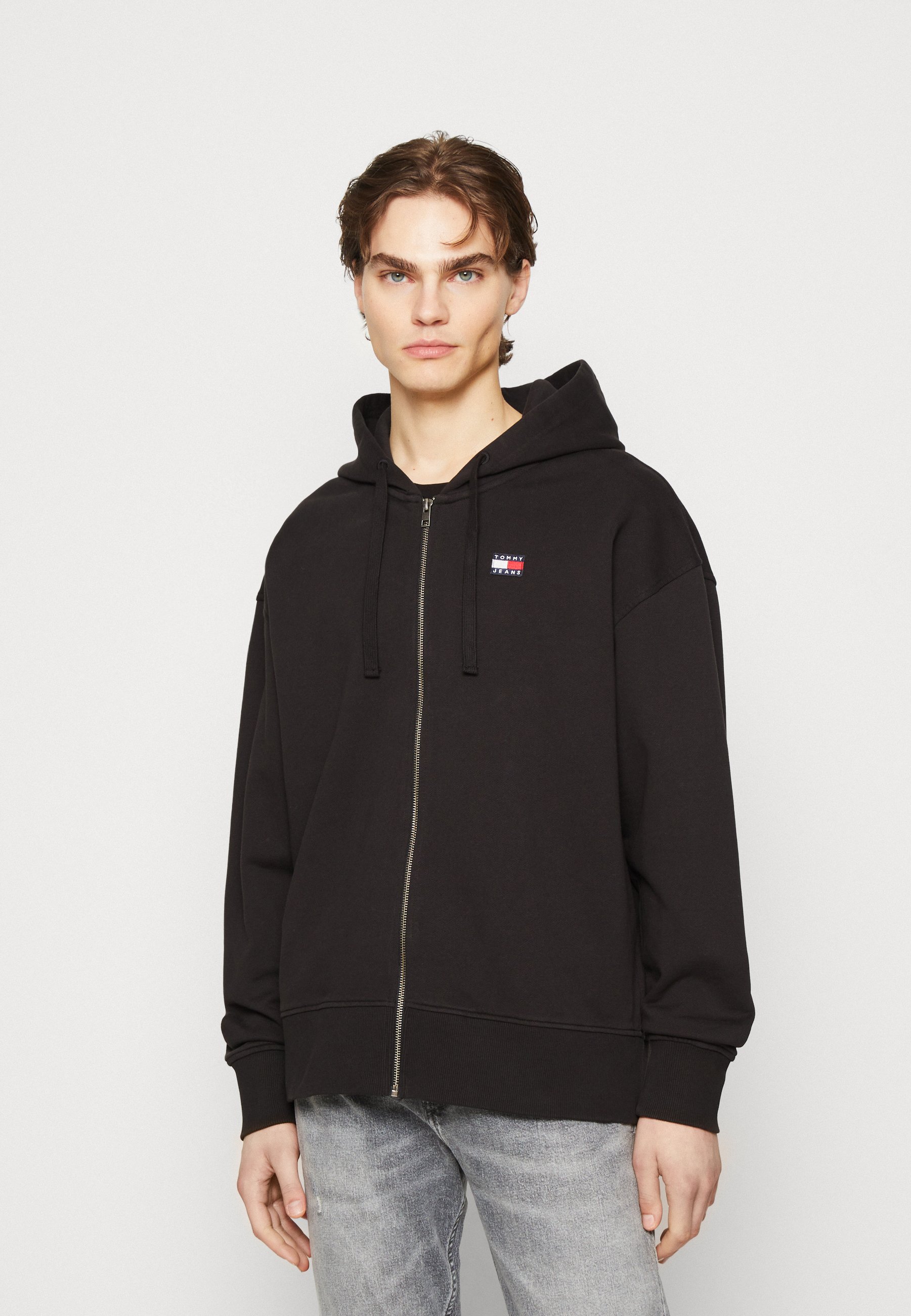 tommy badge zip