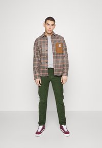 Levi's® XX CHINO SLIM TAPER PANTS - Chinos - mossy green 14w cord gd