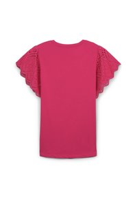 T-shirt rose avec des manches courtes à bord festonné, présentant un motif découpé au laser. Tissu lisse avec un col rond et un ourlet droit.
