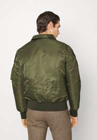 Schott OHARAVINTRS - Overgangsjakke - army kaki