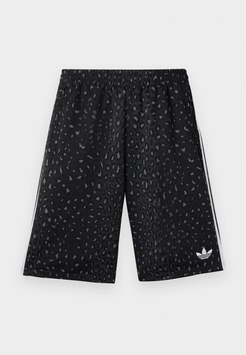 Czarne sportowe szorty z wzorem w panterkę w ciemnoszarym kolorze. Posiadają elastyczny pas i białe boczne paski z logo.