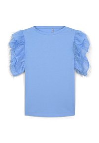 T-shirt azzurro chiaro con maniche corte in tulle arricciato. Tessuto morbido e design girocollo, con dettagli trasparenti e testurizzati sulle spalle.
