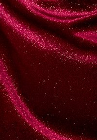 Tissu bordeaux profond avec une texture lisse et brillante, parsemé de fines paillettes créant un effet scintillant subtil.