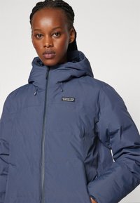 Patagonia JACKSON GLACIER - Jachetă cu puf - smolder blue