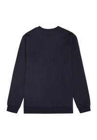 Felpa navy con strisce bianche verticali, collo a giro, polsini e orlo a coste; texture morbida e vestibilità comoda.