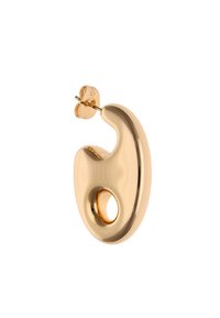 Guldtonet metalørering med et abstrakt, kurvet design med en cirkulær udskæring. Blank finish og stud-lukning.
