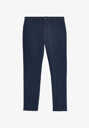 Chino blu navy realizzati in tessuto dal tocco morbido, dotati di chiusura frontale con bottone, tasche laterali e taglio affusolato.