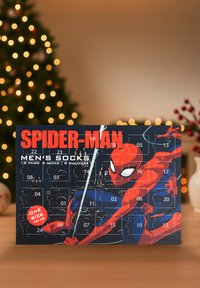 Calendario dell'Avvento a tema Spider-Man; presenta un design colorato con porte numerate su uno sfondo scuro; include 12 paia di calze.