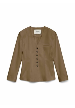 Veste marron à manches longues en tissu lisse. Présente un col en V, sept boutons noirs sur le devant et une petite poche poitrine.
