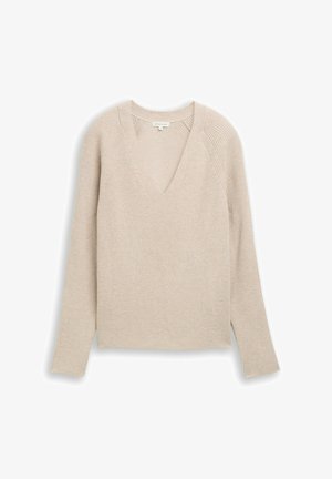 Béžový pletený sveter s výstrihom do V, dlhými rukávmi a bočnými rozparkami. Má textúrovaný vzor a rebrované detaily na výstrihu a manžetách.