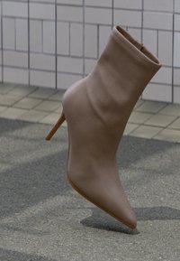 Избран, other grey