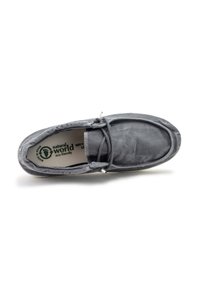 Scarpa ecologica grigia con upper in tessuto morbido, lacci piatti e soletta imbottita. Punta rotonda e design minimalista.