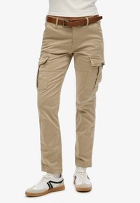 Superdry MID RISE SLIM - Cargobroek - stonewash taupe brown