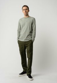 MELA RAJESH - Cargobroek - dark olive