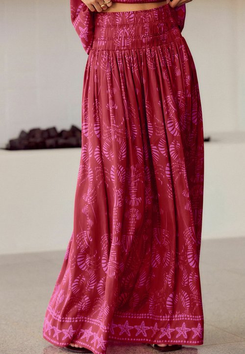 CHANEL Jupe en lin rouge à taille haute En vente sur