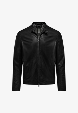 Czarna skórzana kurtka z kołnierzem ze stójką, zamkiem błyskawicznym z przodu, zapięciem na zatrzask przy szyi oraz kieszeniami na obu bokach zapinanymi na zamek.