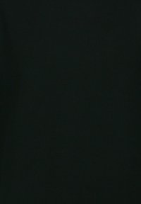 Zwart textiel met een subtiele geruite textuur, met een gladde en zachte feel. Geen zichtbare patronen of accenten.