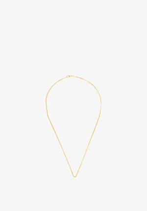 Collana sottile e delicata in catena d'oro con una piccola chiusura a moschettone su sfondo bianco.